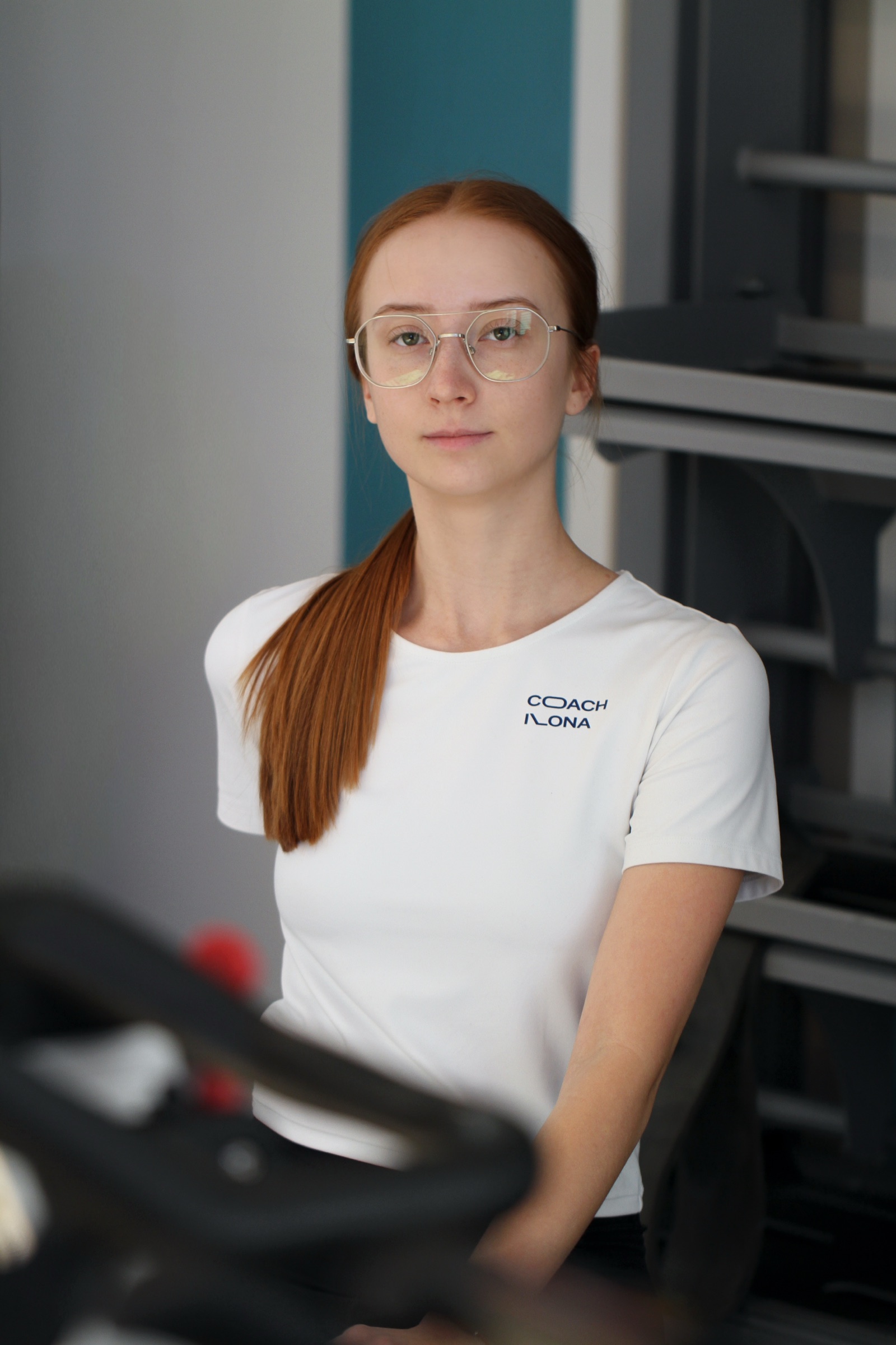 Portrait of Coach Ilona at the reformer in her studio